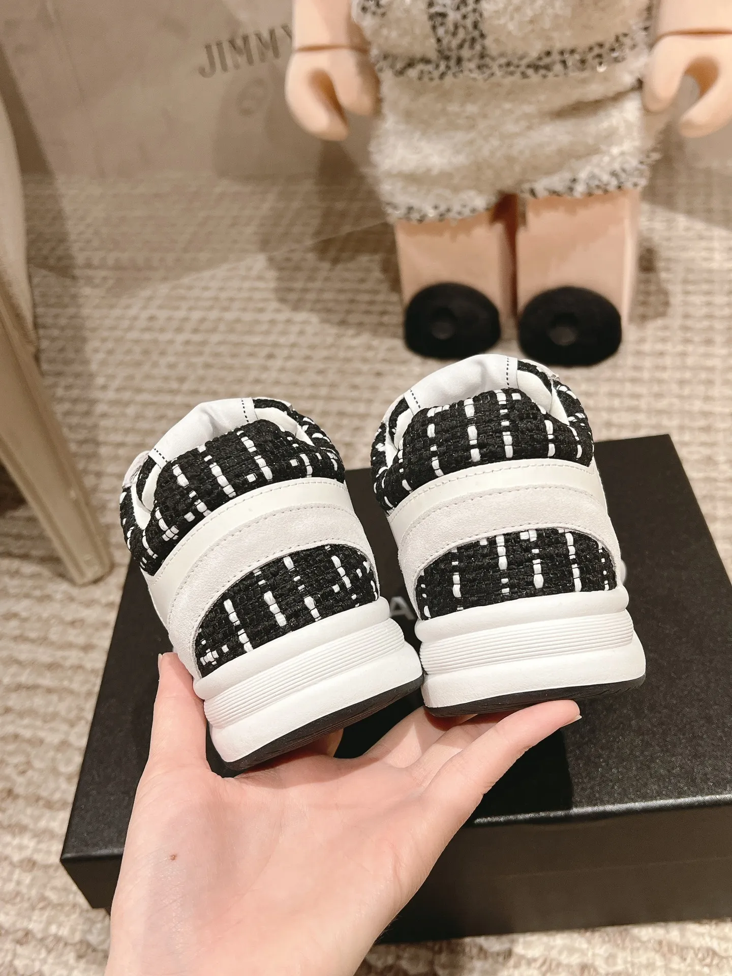 👟👟Ex-factory price 560👟👟 Men’s size +10, women’s size: 35-41#, men’s size: 39/45# The most popular product in 2024, the Chanel colored fabric series, is on sale now! Buy a 1:1 replica of the original. Every stitch and thread is of high standard. Regardless of the shape, comfort, materials, workmanship, and packaging, we have put in all the effort! Maybe we are not the cheapest on the market, but we are definitely the most cost-effective! Major celebrities and internet celebrities are rushing to buy them! You definitely deserve it!